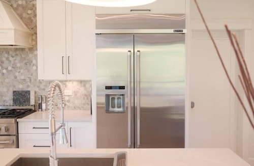 Langley House | Bright 3BR Langley Home | Ensuite + Office + Parking