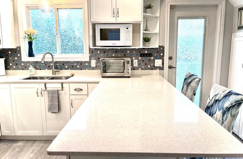 Central Okanagan House | Bright and Comfortable Retreat Downtown Kelowna