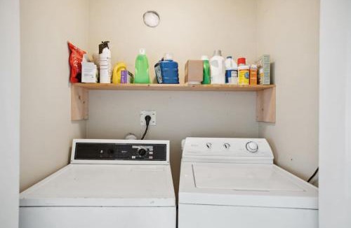 Sunset House | Bright and Comfy 4BR Home Ideal for Families