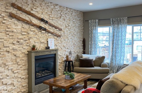 Cougar Ridge House | Bright and modern home