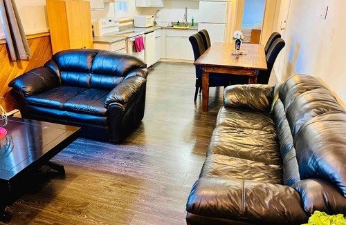 Saanich West House | Bright & centrally located grd lvl suite 2Bdm1Btm. All attraction within 15 mins