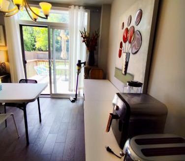 London House | Bright Master Queen Room in London near Western Costco T&T