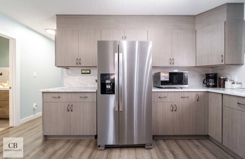 North Central Edmonton House | Bright & Modern 3 Bedrooms 5 beds Free Parking