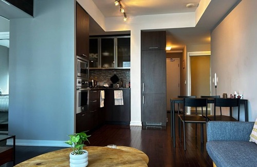 Toronto Entertainment District Condo | Bright & Modern Downtown Condo, Walk to Jays & MTCC