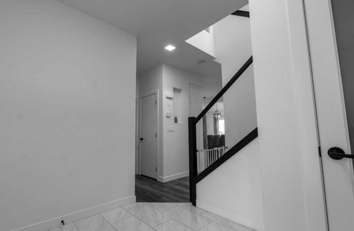 Grande Prairie House | Bright & Modern Private Room – Grande Prairie