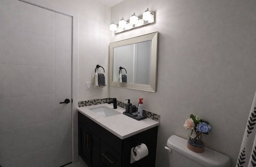 Grande Prairie House | Bright & Modern Private Room – Grande Prairie