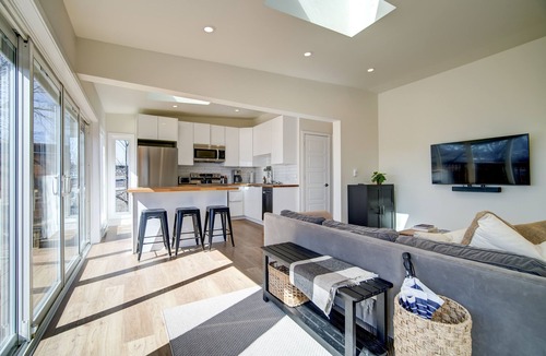 Harbourview House | Bright, Modern Suite in the Heart of Downtown Dartmouth!