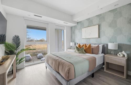 The Queensway Apartment | Bright Modern Townhouse Patio Family Friendly