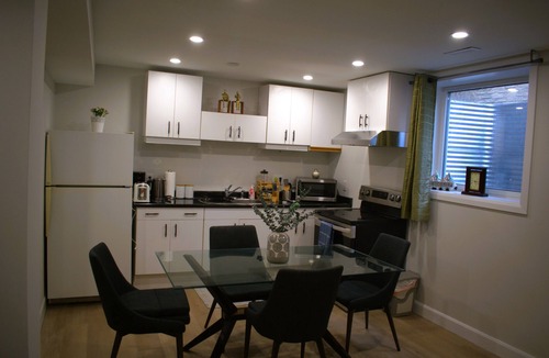 Mississauga Apartment | Bright Modern Walkout Basement Suite 8ft Ceilings