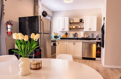 Southeast Calgary House | Bright Riverbend Getaway | Close to Stampede Grounds and DownTown