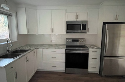 Colwood House | Bright, serene 1 bedroom suite in Colwood