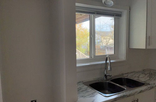 Colwood House | Bright, serene 1 bedroom suite in Colwood