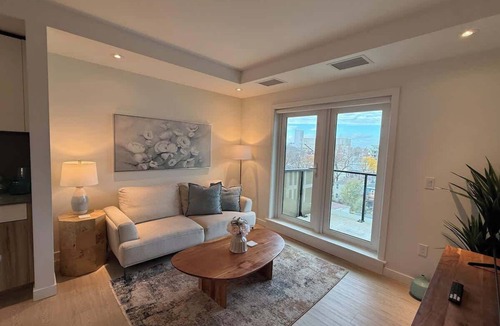 North End Apartment | Bright, warm & cozy 1 BR in North End Halifax