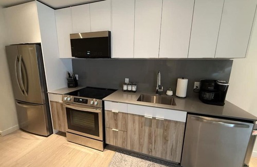North End Apartment | Bright warm & spacious 1 BR in North End Halifax