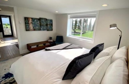 Saanich West Apartment | BrightBeautiful1Bdrm Near Victoria- Hospital &City