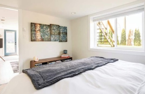 Saanich West Apartment | BrightBeautiful1Bdrm Near Victoria- Hospital &City