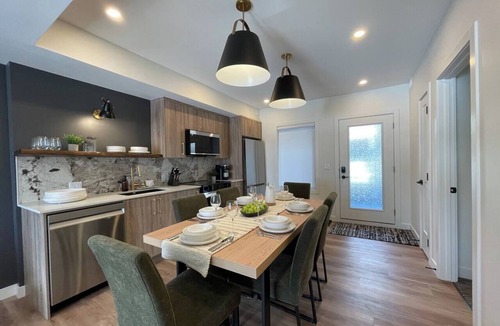 Town Centre Apartment | Brookside Peaks | Downtown | Rooftop Hot Tub