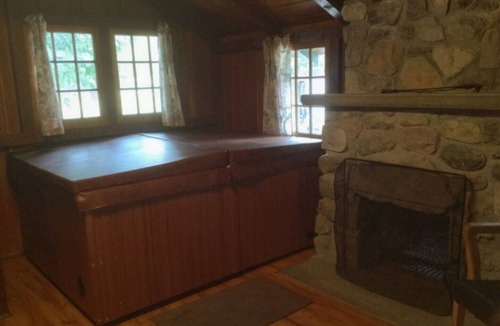 Brisco Cabin | Bungalow #2 or #3 with indoor hot tub