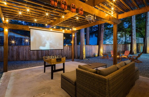 Langley House | Bunny Bliss - Lower Level, HotTub, FirePit,Theatre