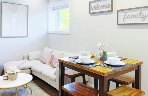 Burnaby House | Burnaby Metrotown 3BR 2BA Sleeps 6 w/Free Parking