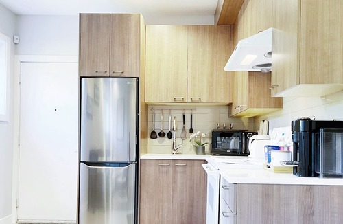 Burnaby House | Burnaby Metrotown 3BR 2BA Sleeps 6 w/Free Parking
