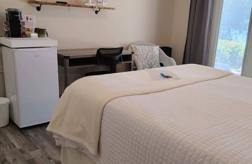 Ucluelet Hotel | Inner Cove - private ocean room, hot tub access