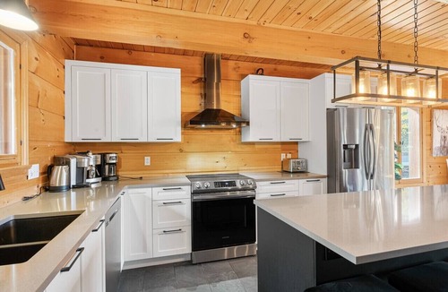 Lac-Superieur Cabin | Charming Lac Supérieur Chalet: Private Spa & Sauna