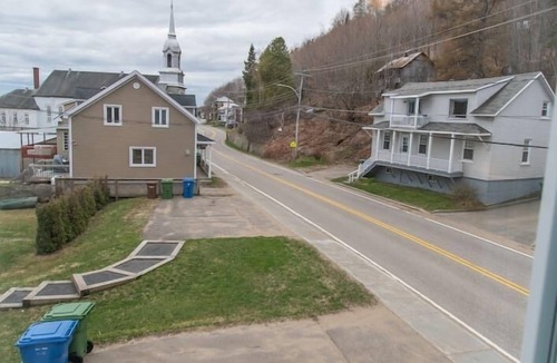 Petite-Riviere-Saint-Francois House | Hôtel à la maison - Maison du Village et Ski!