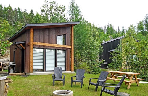 Sainte-Marguerite-du-Lac-Masson Ski Chalet | Scandinavian-style mini chalet