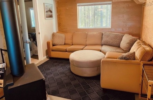 Courtenay Cabin | Cabin @ Mt Washington. Beautiful views/two patios. "SAUCERBOY'S SHACK
