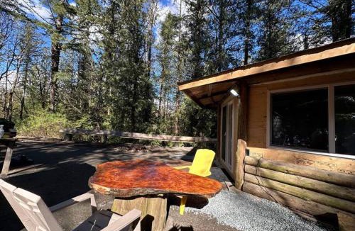Cultus Lake House | Cabin in the woods @ Cultus Lake