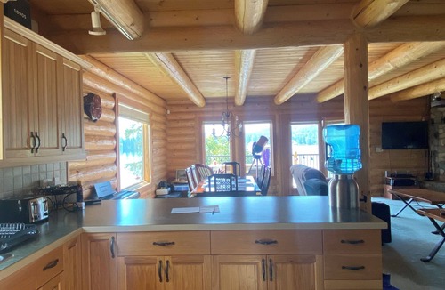Deka Lake Cabin | Cabin/Lakehouse on Waterfront of Deka Lake
