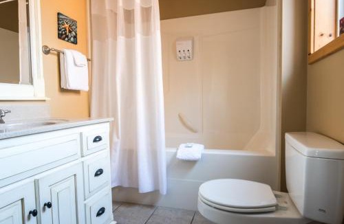 Ucluelet Hotel | Cabins West