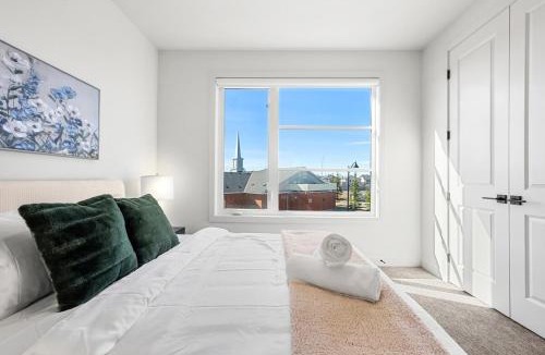 Southwest Calgary House | Calgary Gem and Stylish Home with Patio and AC