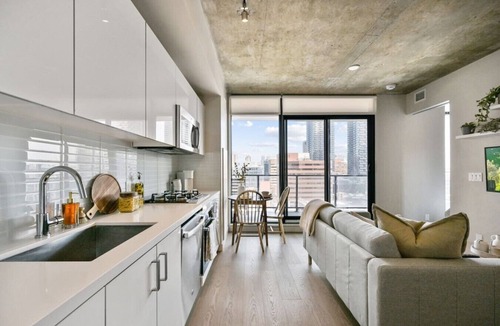 Connaught Apartment | Calgary Tower View | King Bed |Mins to Saddledome