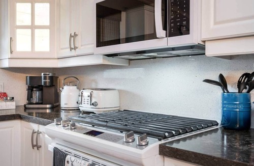 Wasaga Beach House | Cali's Wasaga Beach House