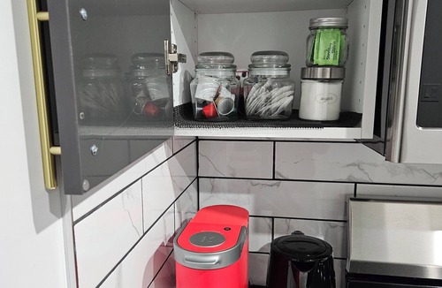 Regina House | Calm Stay, Stylish 2BR suite, 7-Mins to Regina Airport, Free Wi-Fi & Coffee