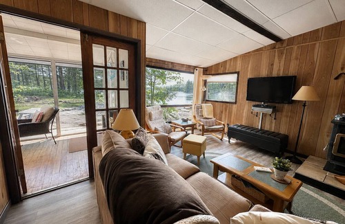Severn Cottage | Calm Tea Lake Waterfront | Swim, Relax & Explore