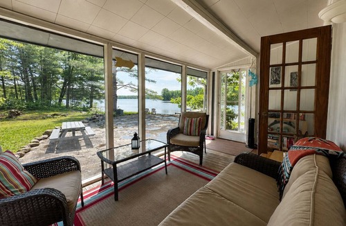 Severn Cottage | Calm Tea Lake Waterfront | Swim, Relax & Explore