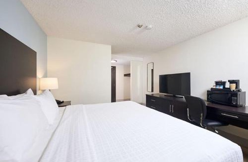 Winnipeg Hotel | Canad Inns Destination Centre Windsor Park