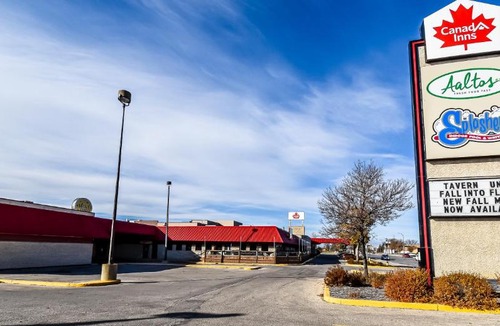Regent Hotel | Canad Inns Destination Centre Transcona