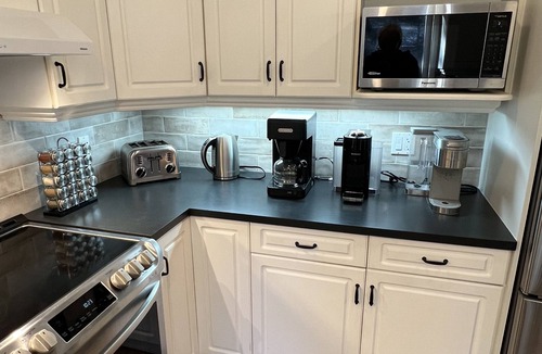 East Kootenay House | Canadian Rockies Mountainside Retreat 6 Bed - 4 Bath - Sleeps 10 Comfortably
