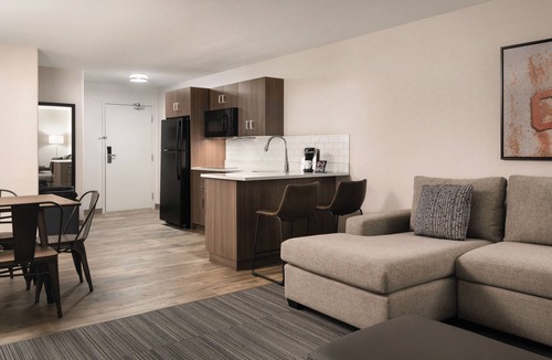 Airdrie Hotel | Canalta Hotel Airdrie