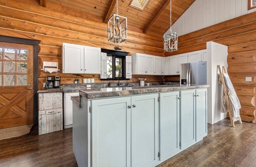 Invermere House | Canterbury Lodge | Private Hot Tub | Arcade Games