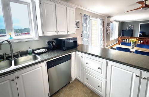 Norman's Cove-Long Cove House | Captain's suite @ The Homestead Oceanfront