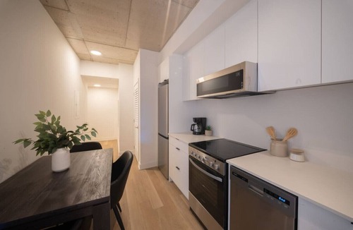 Carlingwood - McKellar Park - Laurentien View Apartment | Carlton West Modern Living | Modern 1BR