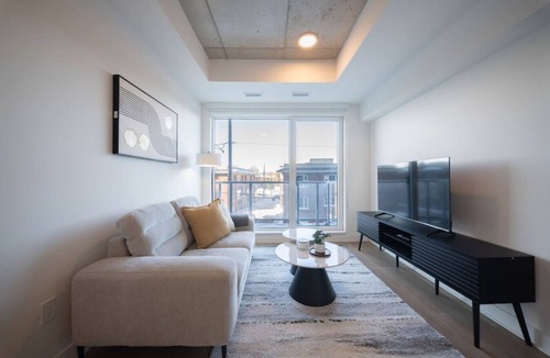 Carlingwood - McKellar Park - Laurentien View Apartment | Carlton West Modern Living | Modern 1BR