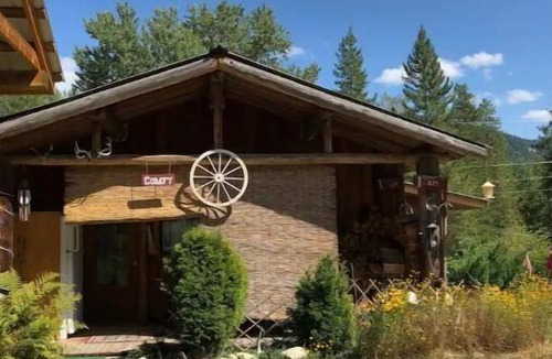 Beaverdell Cabin | Carmi Station Comfy Cabin