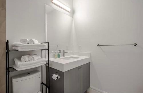 West Side Bed & Breakfast | Carol Cozy Garden Home