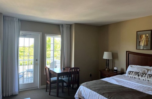 Oro-Medonte Apartment | Carriage Studio Retreat